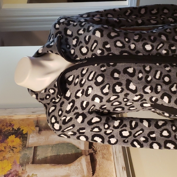 Rachel Zoe Sweater - Picture 2 of 8